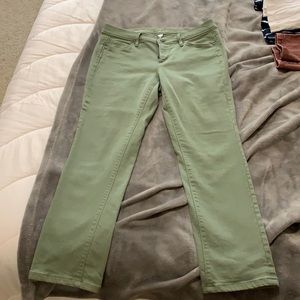 Loft Outlet cropped green jeans. Size 4 Petite